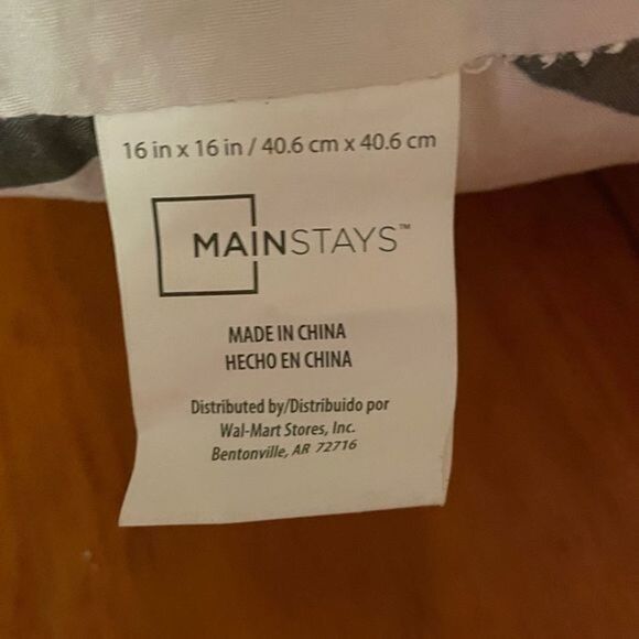 MAINSTAYS geometric design throw pillow - Picture 2 of 2